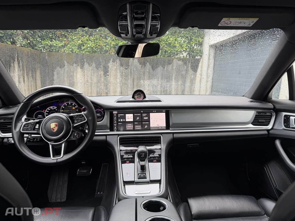 Porsche Panamera 4 E-Hybrid Platinum Edition