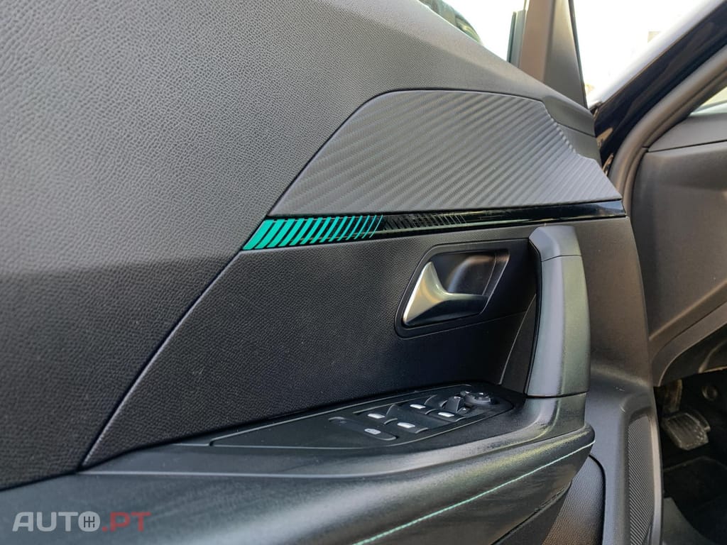 Peugeot 2008 1.5 BlueHDi Allure EAT8