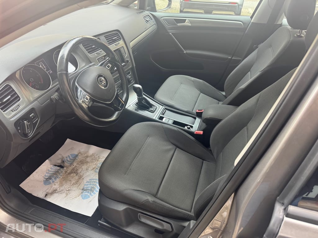 Volkswagen Golf 1.6 TDi Confortline DSG