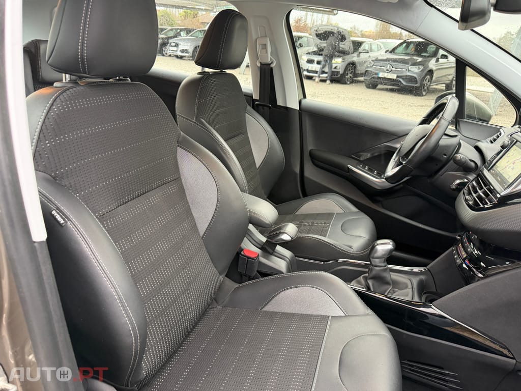 Peugeot 2008 1.2 PureTech Allure