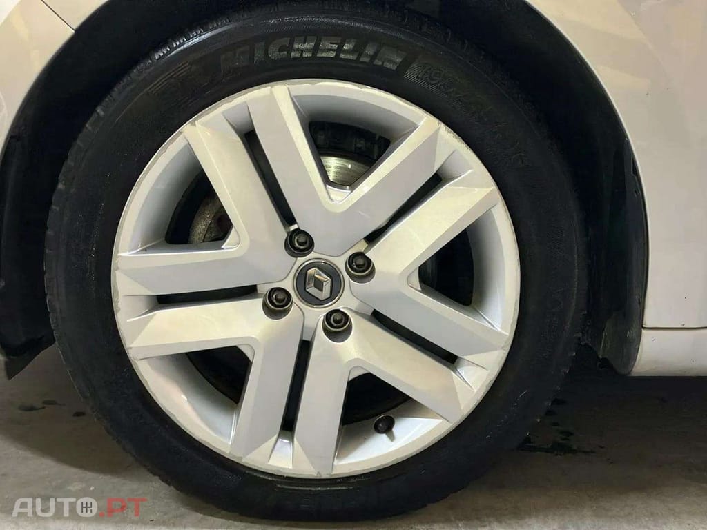 Renault Clio 1.6 E-Tech Intens