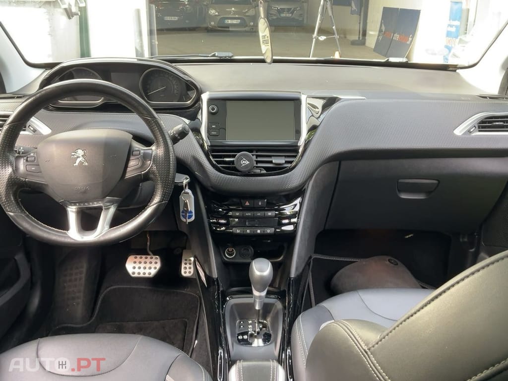 Peugeot 2008 1.2 PureTech Crossway EAT6