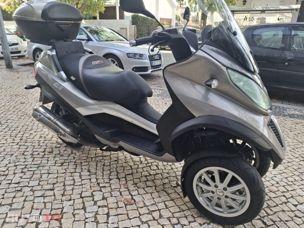 Piaggio MP3 500