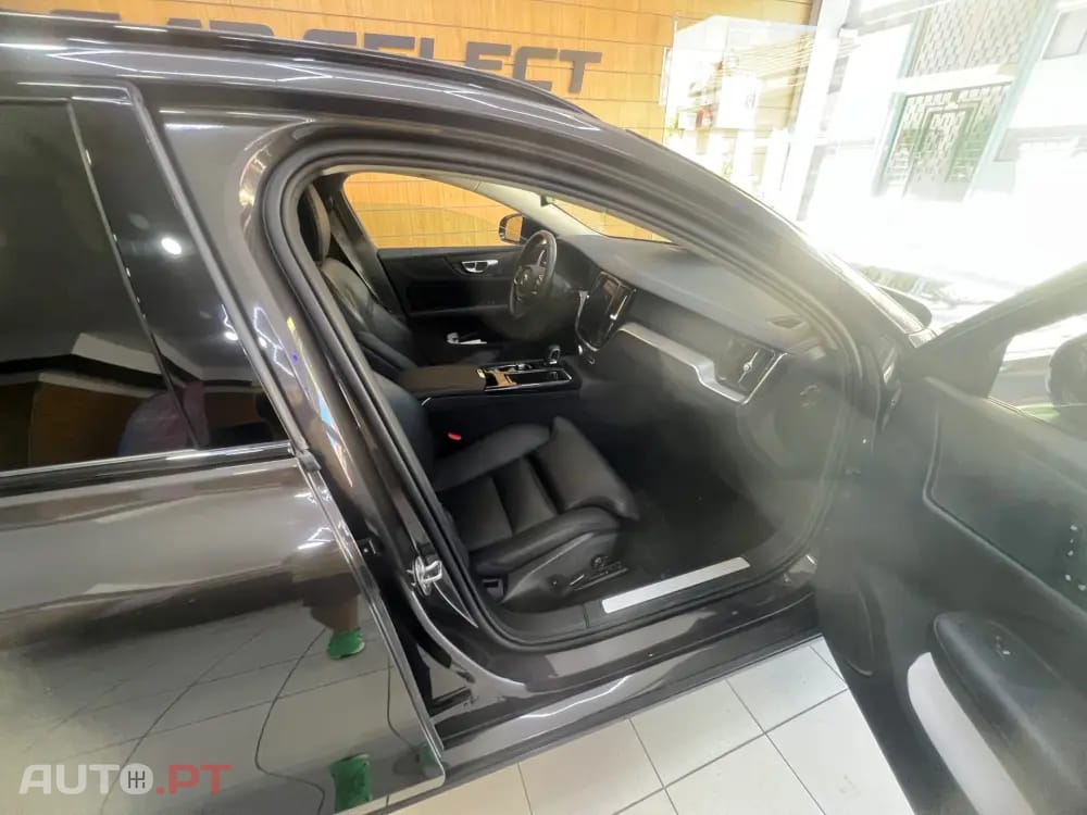 Volvo V60 2.0 T8 AWD TE Plus Dark