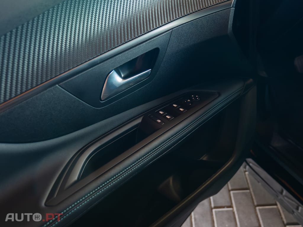 Peugeot 3008 1.2 Hybrid Allure e-DCS6