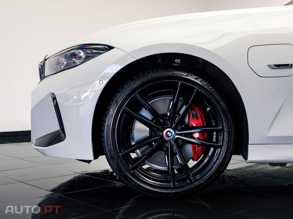 BMW 330 e Pack Desportivo M Auto