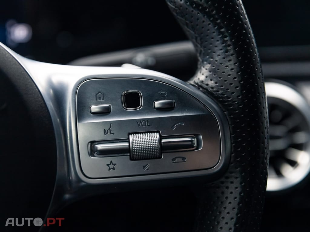 Mercedes-Benz A 250 e AMG Line