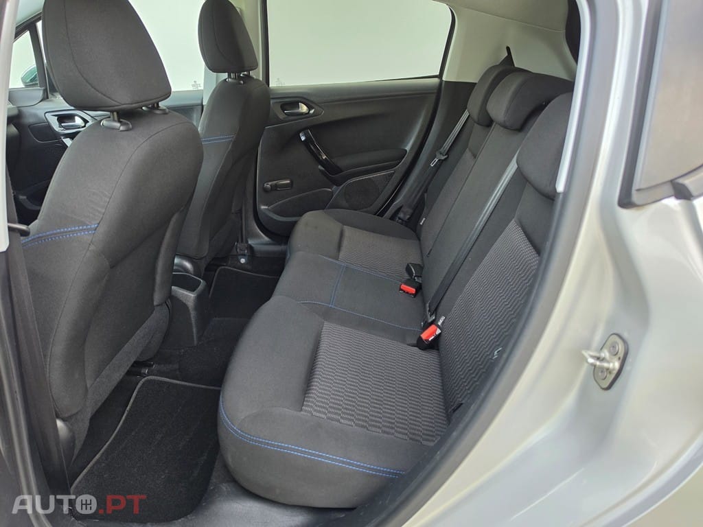 Peugeot 208 82 VTI Style