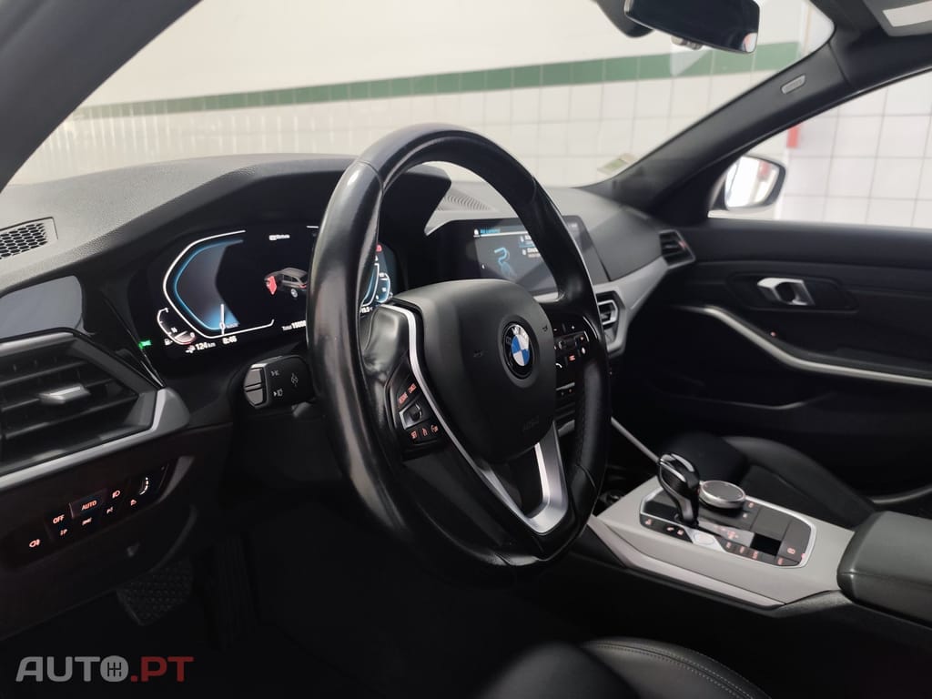 BMW 320 e Touring Auto