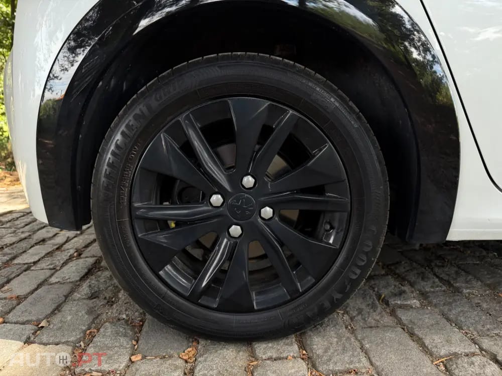 Peugeot E-208 50 kWh Allure Pack