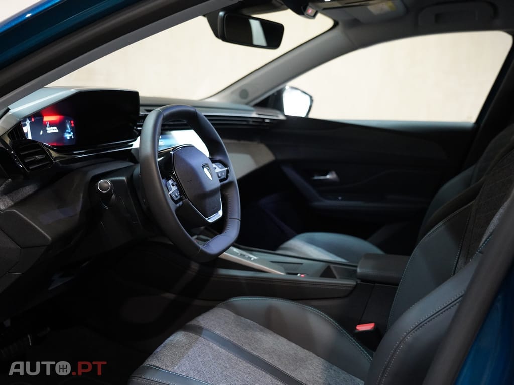 Peugeot 408 1.2 PureTech Allure EAT8