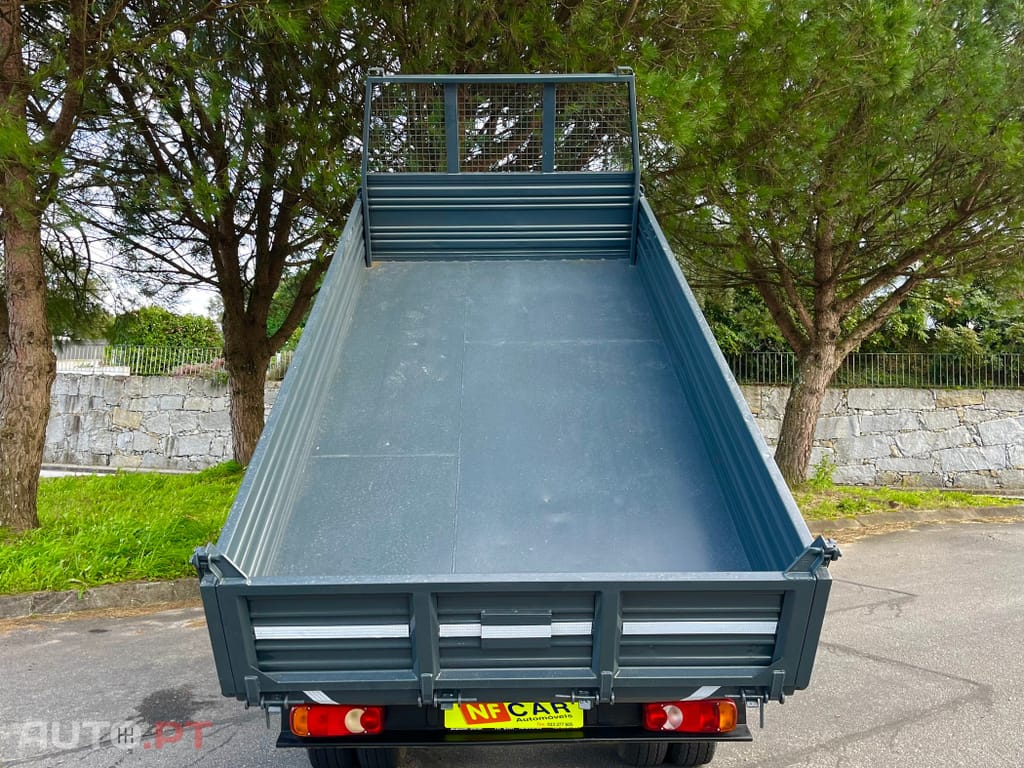 Nissan Cabstar TRIBASCULANTE