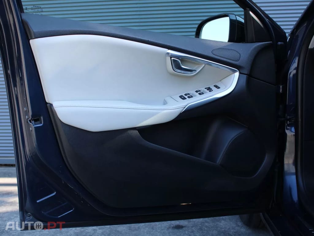 Volvo V40 1.6 D2 Momentum Eco