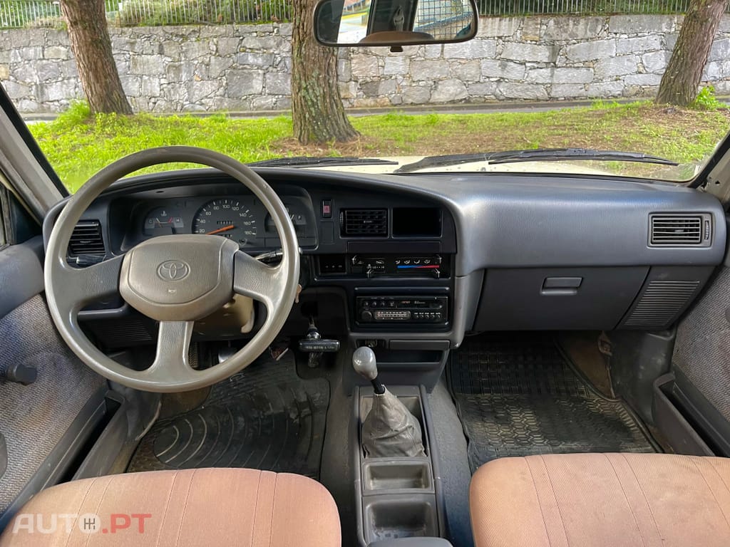Toyota Hilux 2.4 D LN105L