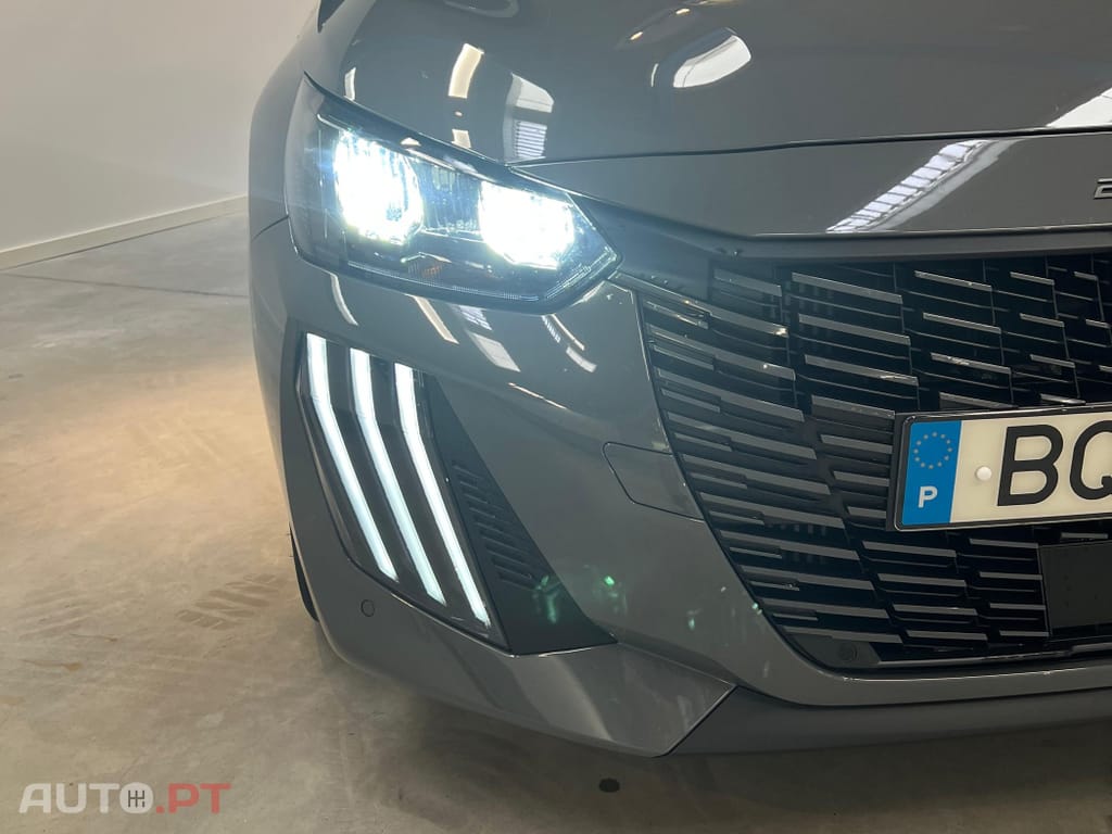 Peugeot 208 1.2 Hybrid Allure e-DCS6