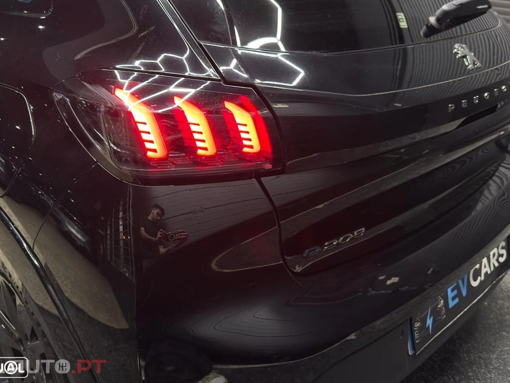 Peugeot E-208 50 kWh Allure Pack