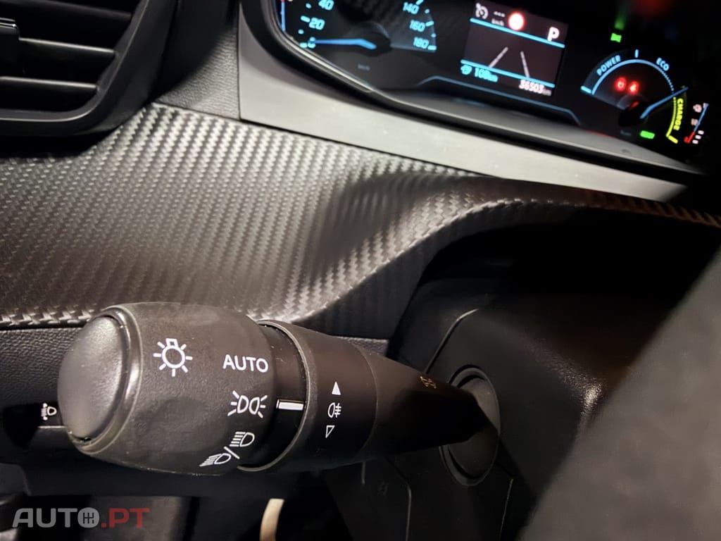 Peugeot E-2008 50 kWh Allure Pack