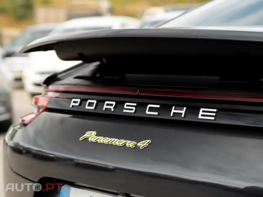 Porsche Panamera 4 E-Hybrid Platinum Edition