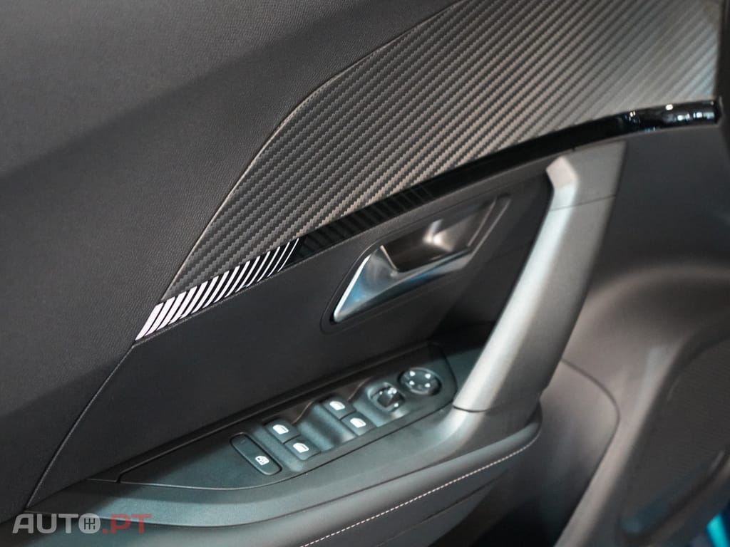 Peugeot 2008 1.2 Hybrid Allure e-DCS6