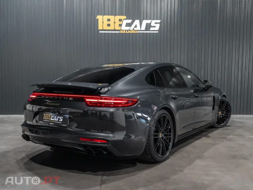 Porsche Panamera 4 E-Hybrid