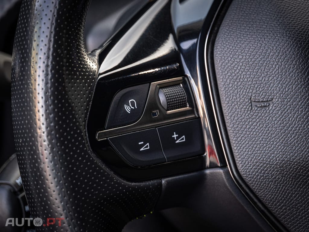 Peugeot E-2008 50 kWh GT