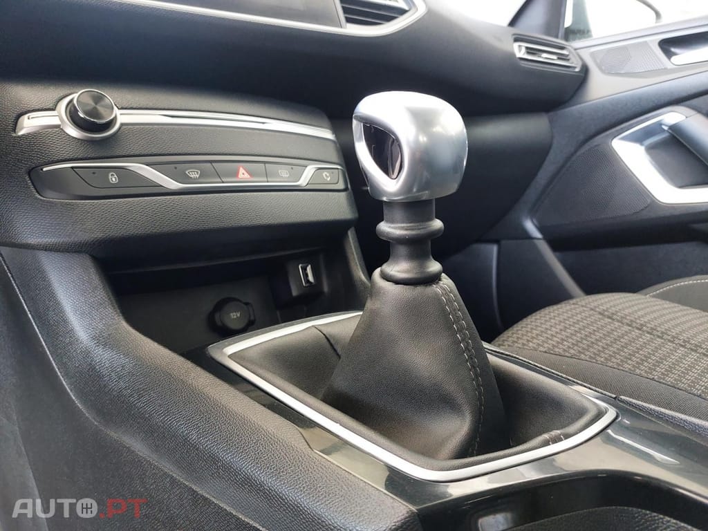 Peugeot 308 1.5 BlueHDi Business Line