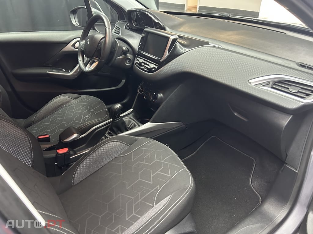 Peugeot 2008 1.2 PureTech Allure