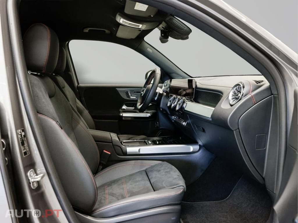 Mercedes-Benz EQB I.V.A DEDUTÍVEL 300 4M AMG