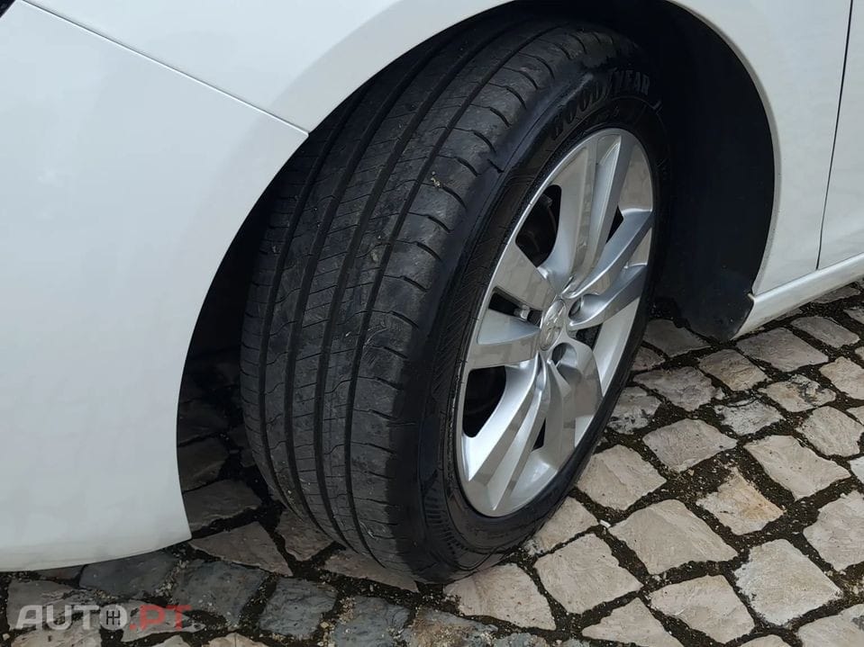 Peugeot 308 1.5 BlueHDi Business Line