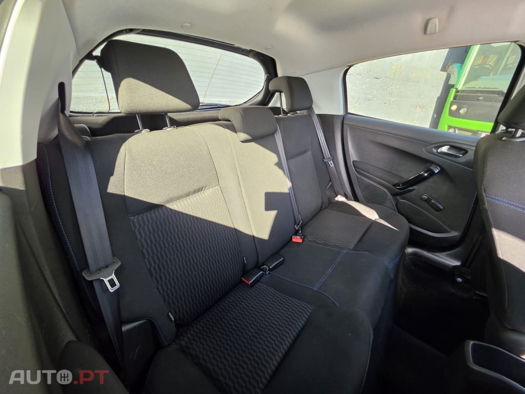 Peugeot 208 1.2 PureTech Signature