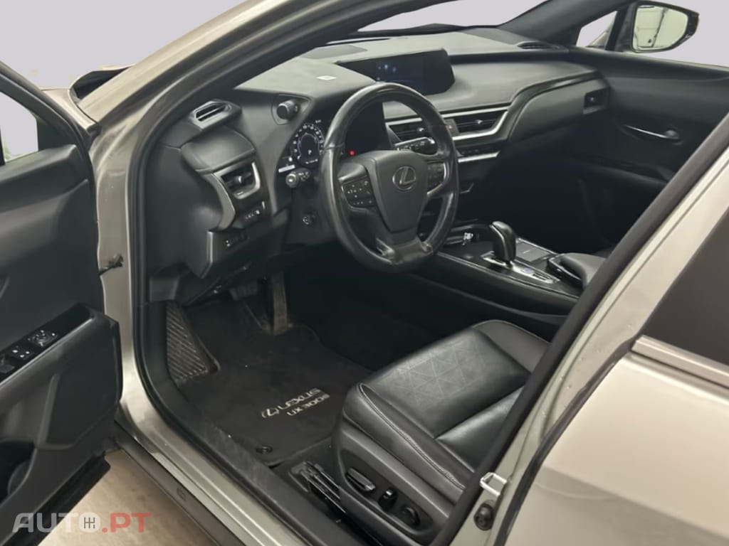 Lexus UX Premium I.V.A DEDUTÍVEL 