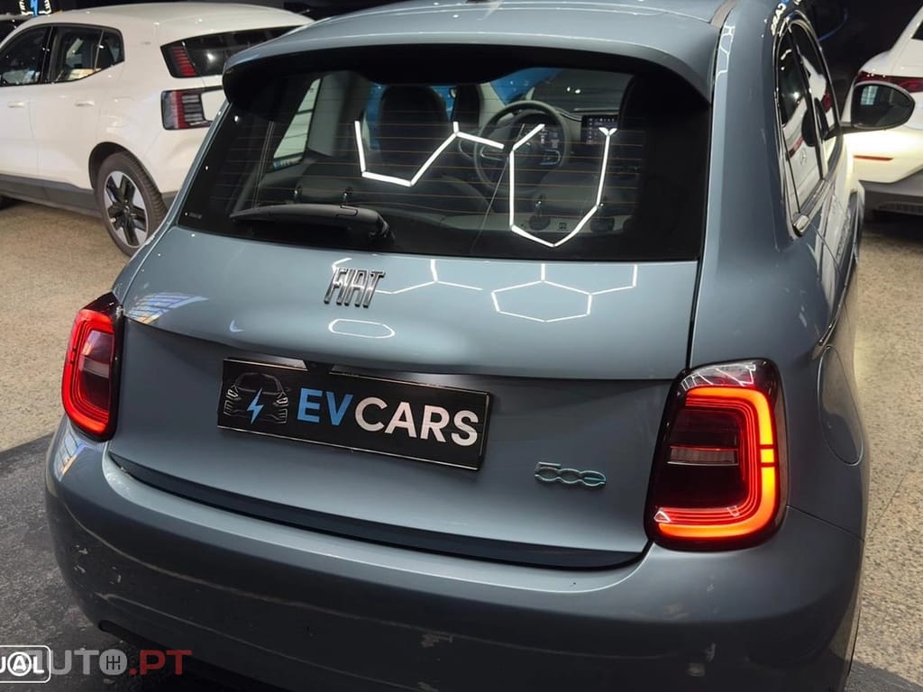 Fiat 500e La Prima