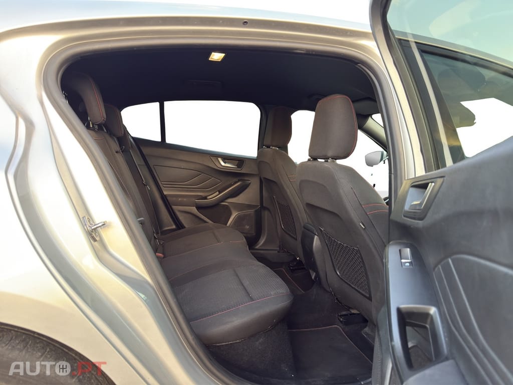 Ford Focus 1.0 EcoBoost Hybrid ST-LINE