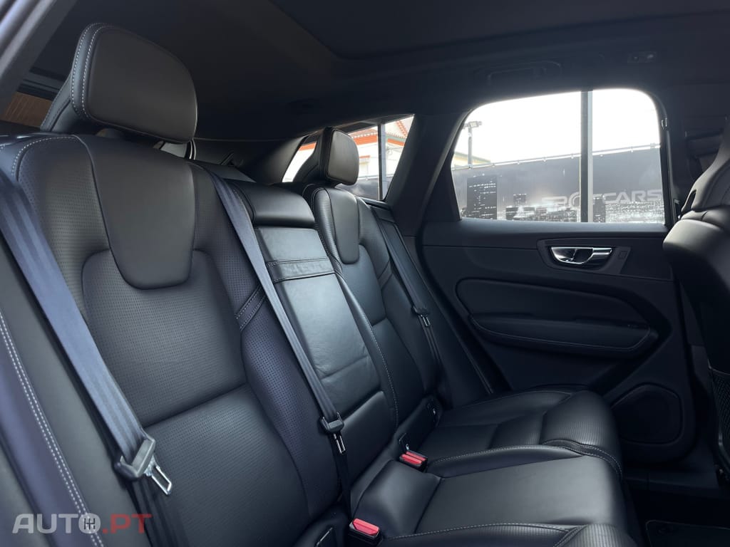 Volvo XC60 2.0 T8 PHEV R-Design AWD