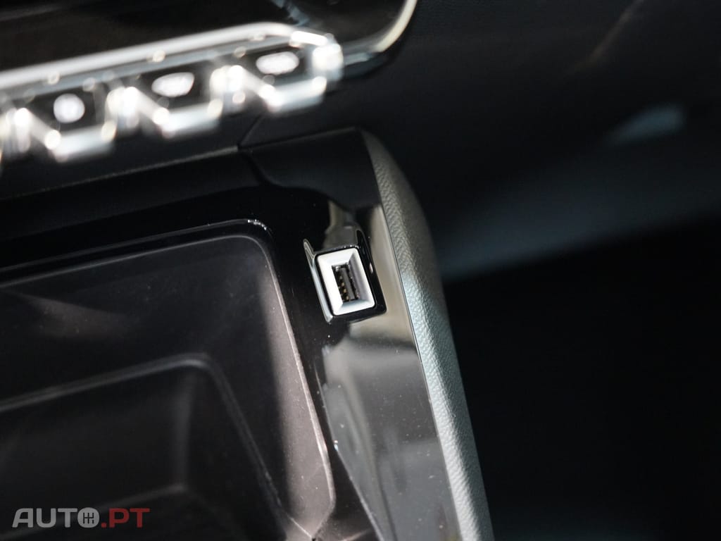 Peugeot E-2008 50 kWh Active