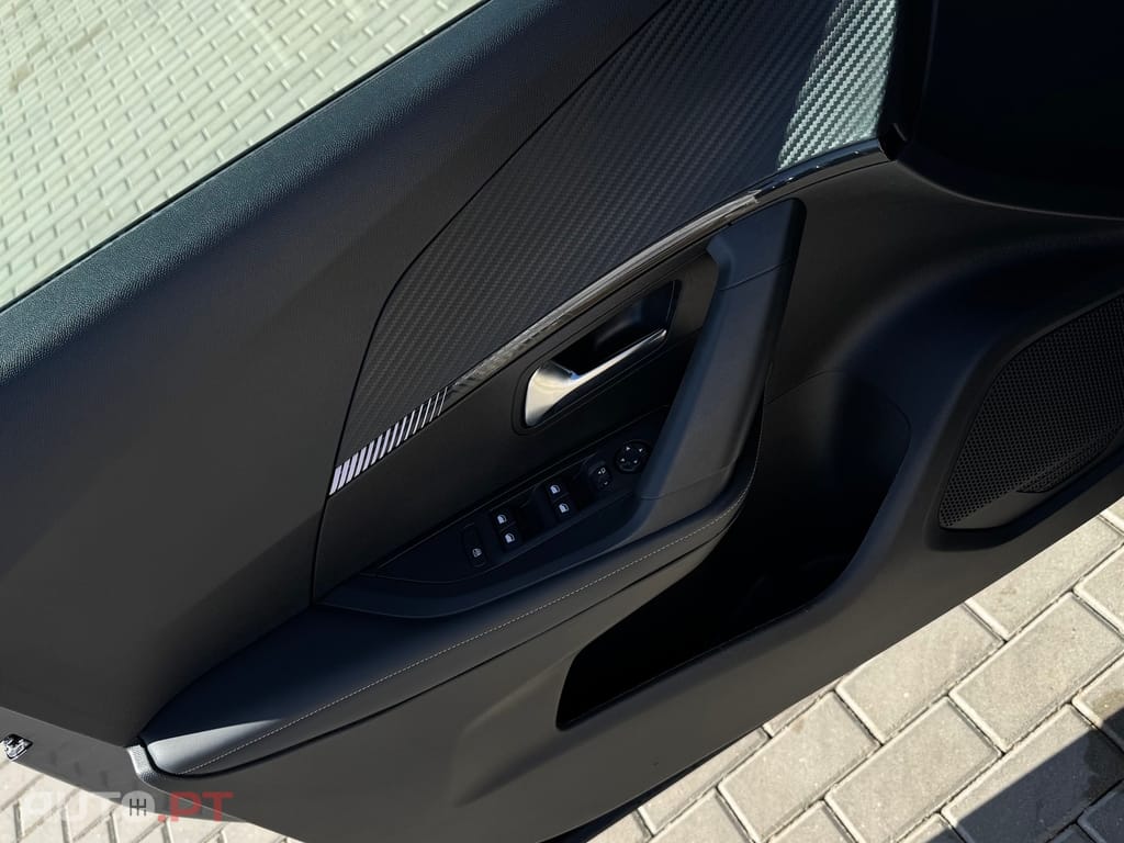 Peugeot 2008 1.2 Hybrid Allure e-DCS6