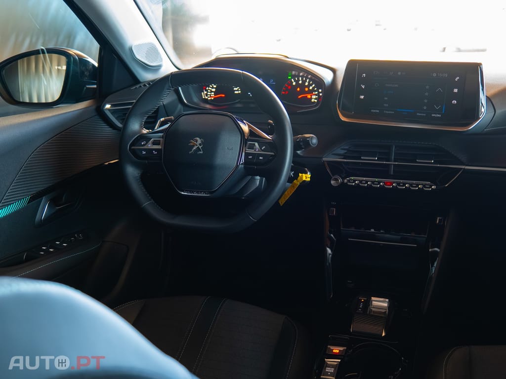 Peugeot 208 1.2 PureTech Allure EAT8