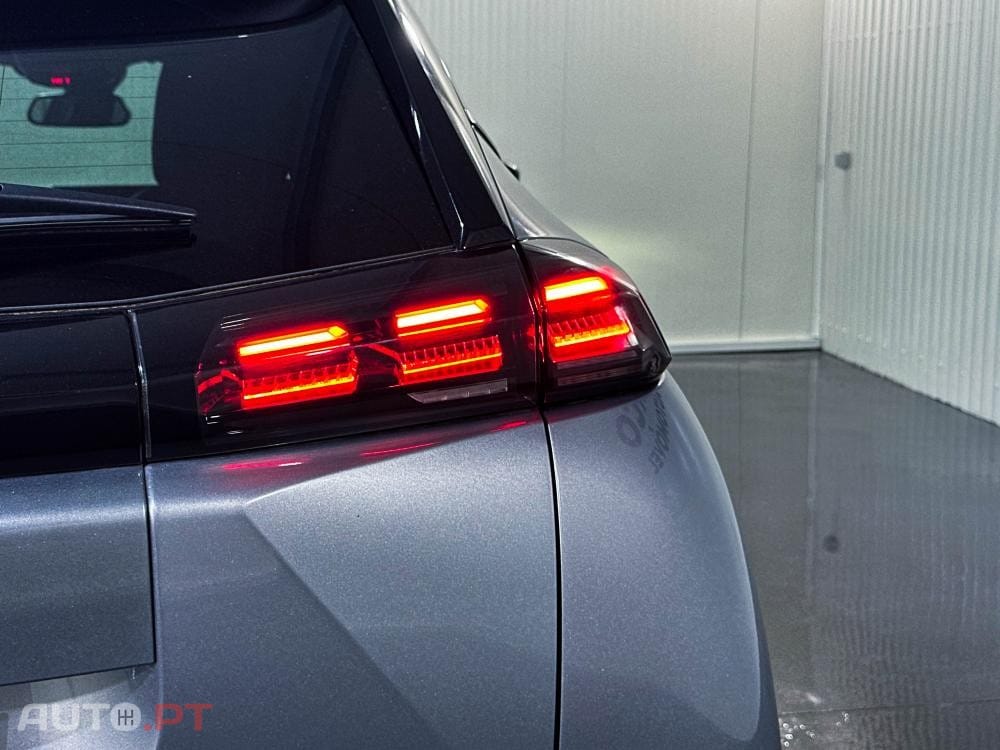 Peugeot 2008 Hybrid 145 e-DSC Allure