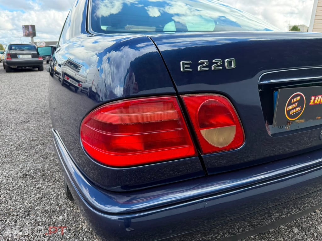 Mercedes-Benz E 220 D Classic