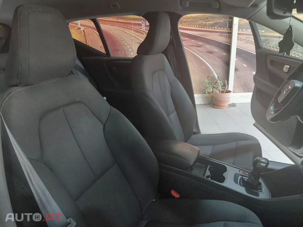 Volvo XC40 1.5 T3 Momentum Tech Edition