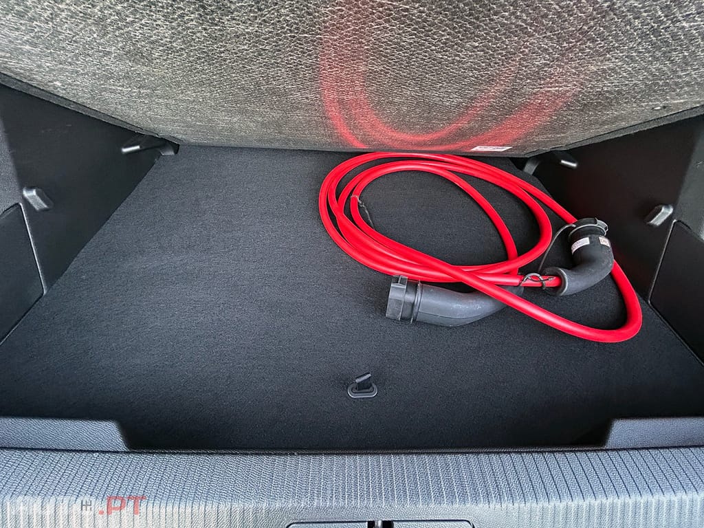 Peugeot E-2008 50 kWh Allure Pack