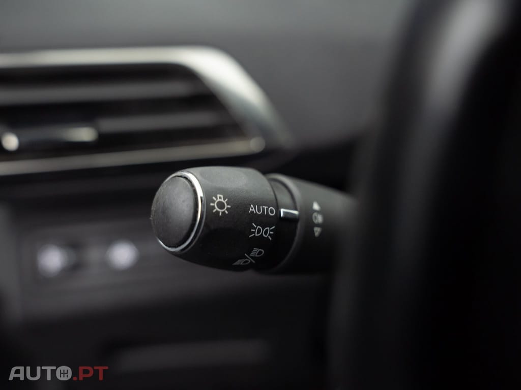 Peugeot 3008 1.6 Hybrid Allure e-EAT8