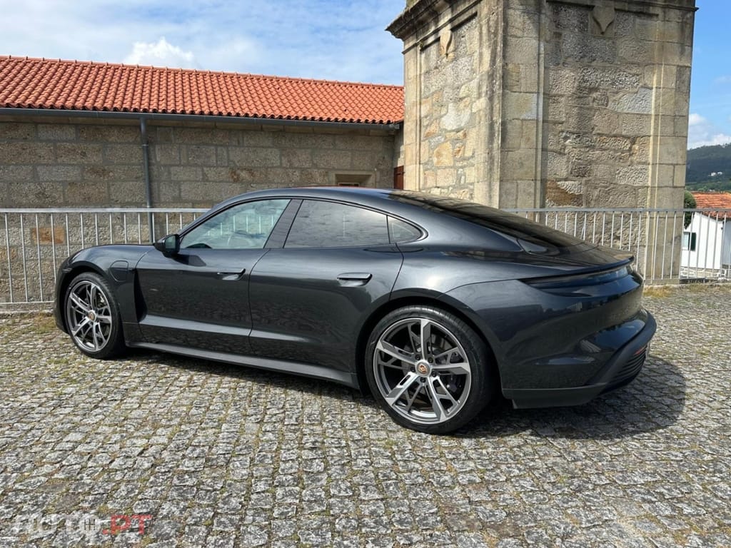 Porsche Taycan bateria Performance Plus