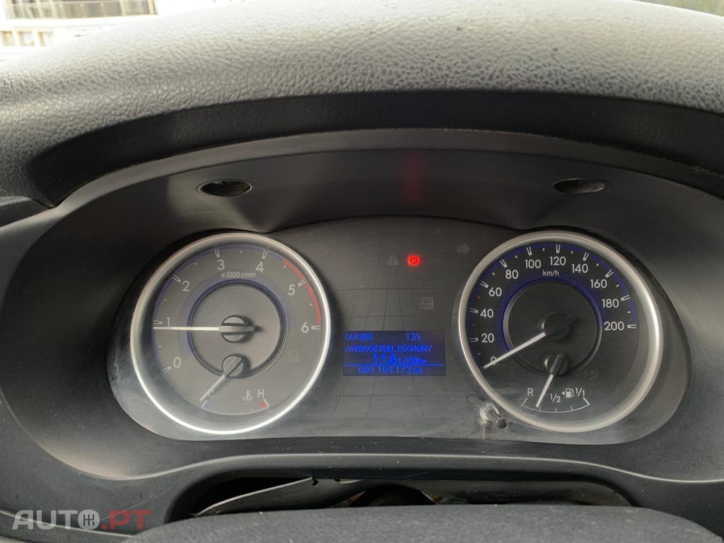 Toyota Hilux 2.4 D-4D 2WD CD