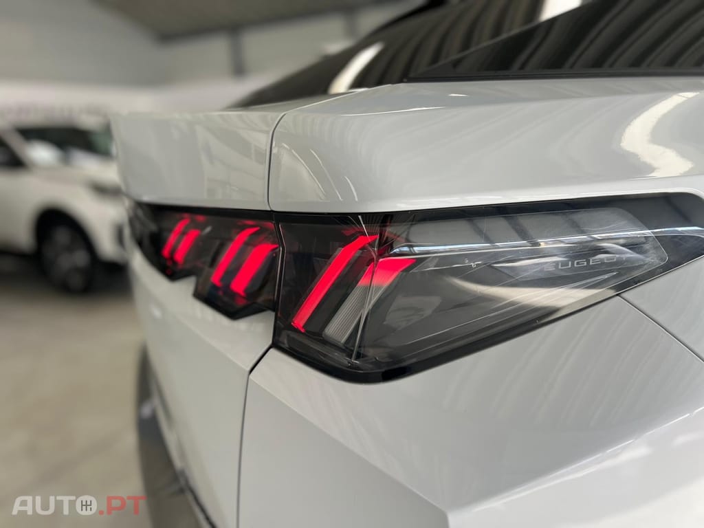 Peugeot 3008 1.2 Hybrid Allure Pack e-DCS6