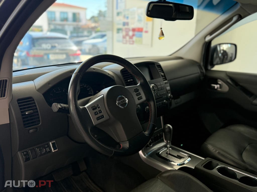 Nissan Navara 2.5 dCi CD LE Hi-Tech +P.Premium AT 4WD