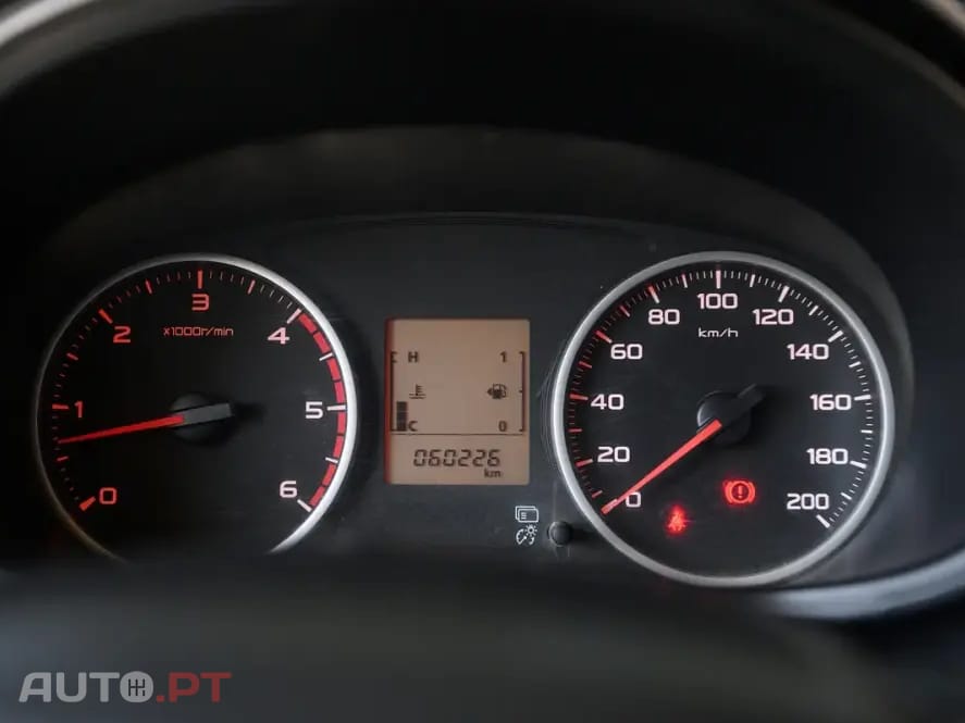 Mitsubishi L200 2.4 DI-D CD Invite 4WD