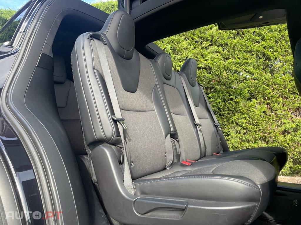 Tesla Model X 75D