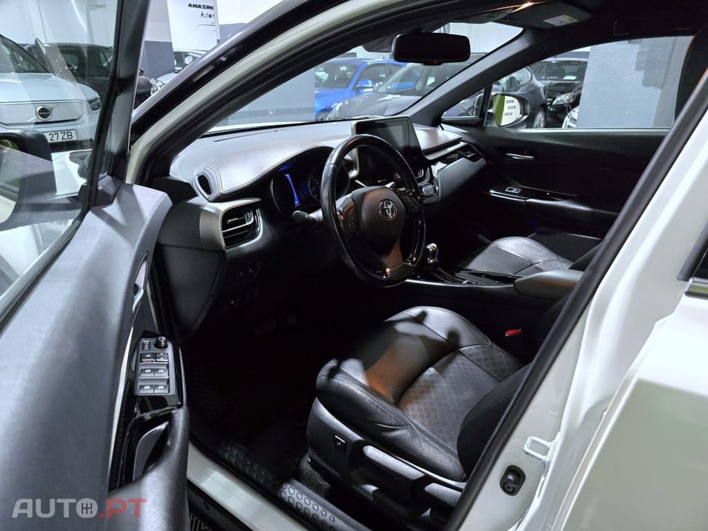 Toyota C-HR 1.8 HSD Lounge — fotografia 12