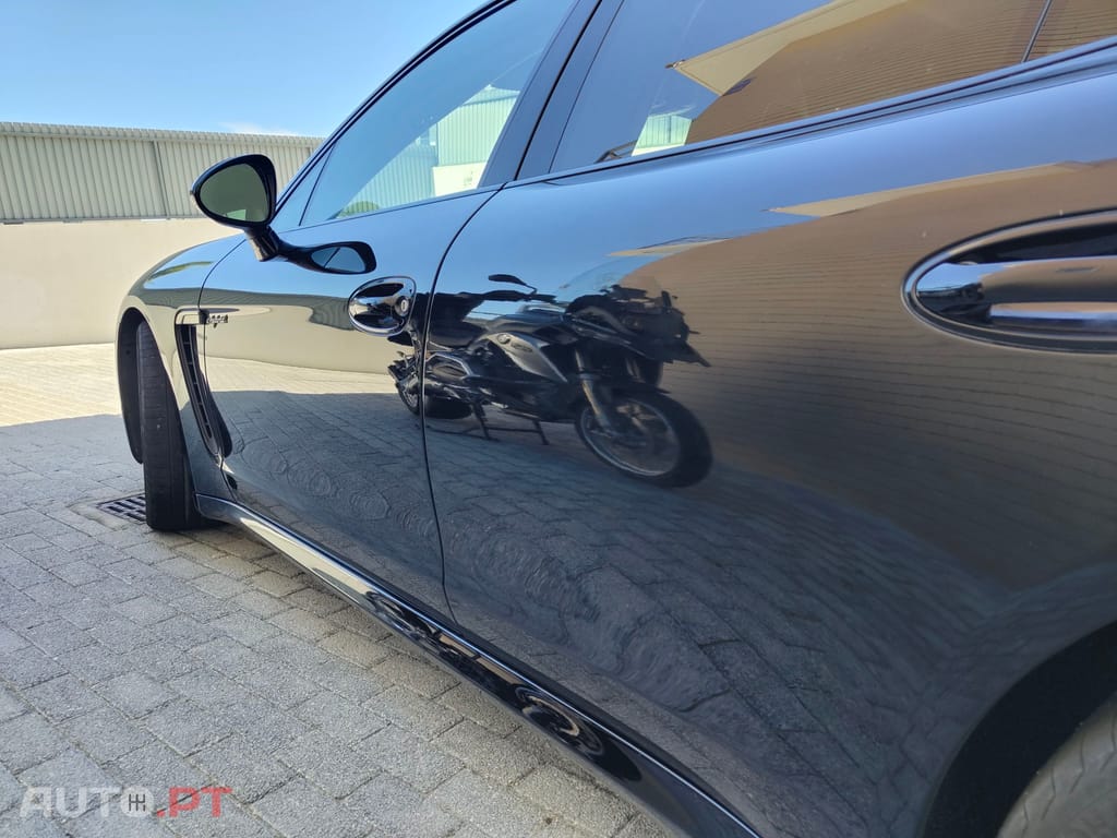 Porsche Panamera Hybrid S - Imaculado - Revisoes todas na marca